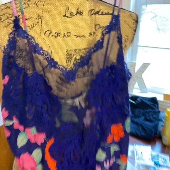 Vintage Victoria secret floral slip - Picture 5 of 9